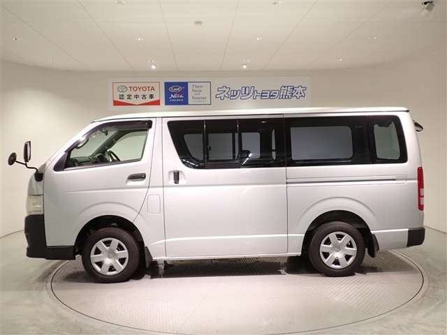 2010 Toyota Regius Ace – thumbnail 3
