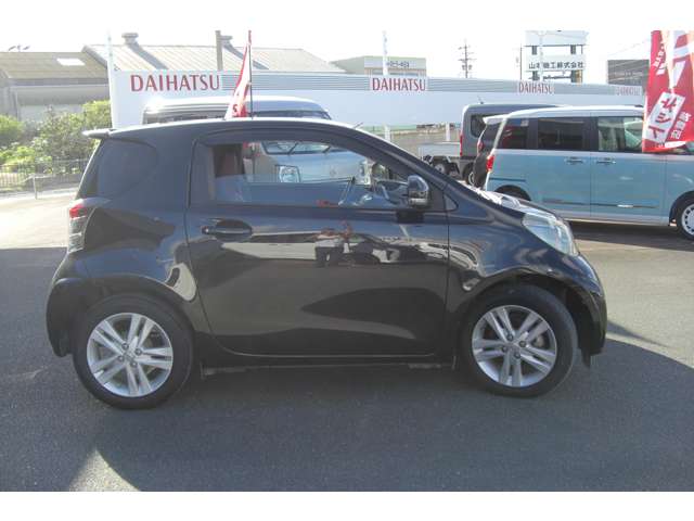 2009 Toyota iQ – thumbnail 4