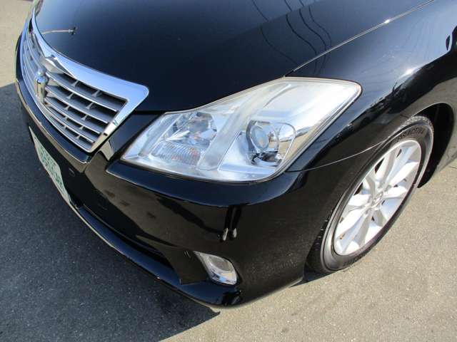 2010 Toyota Crown Royal – thumbnail 2