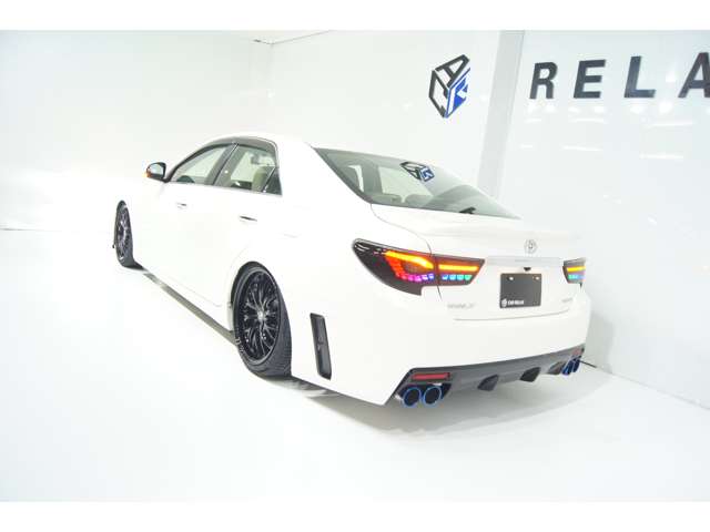 2010 Toyota Mark X – thumbnail 2