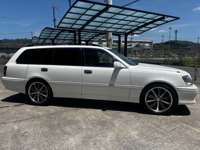 2004 Toyota Crown Estate – thumbnail 4