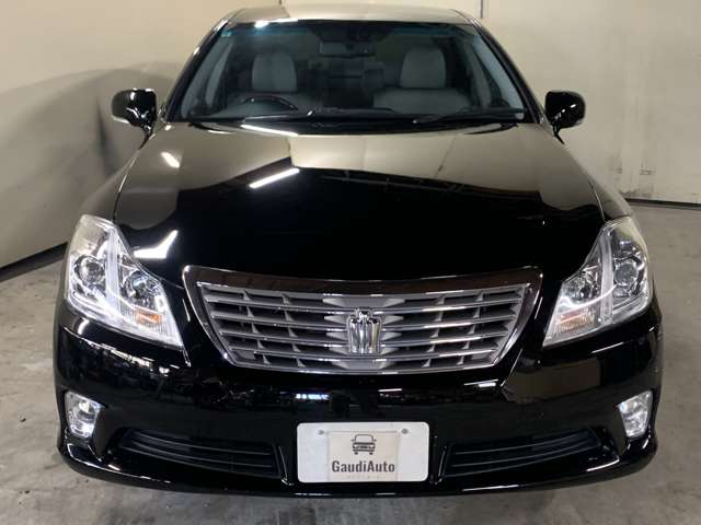 2010 Toyota Crown Royal – thumbnail 2