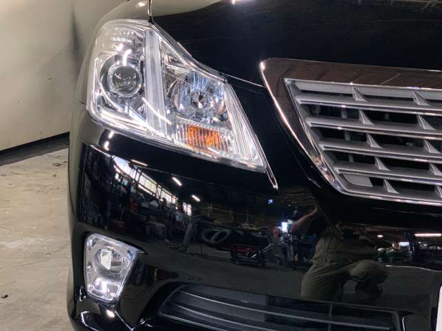 2010 Toyota Crown Royal – thumbnail 3