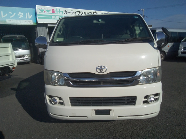 2009 Toyota Hiace – thumbnail 2