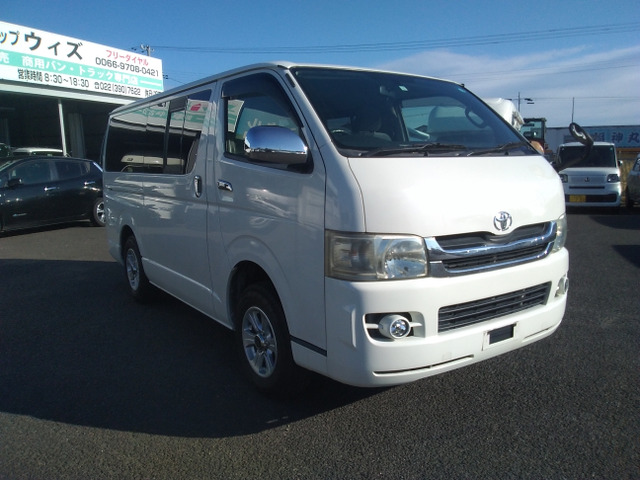 2009 Toyota Hiace – thumbnail 3