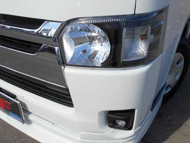 2010 Toyota Hiace – thumbnail 3