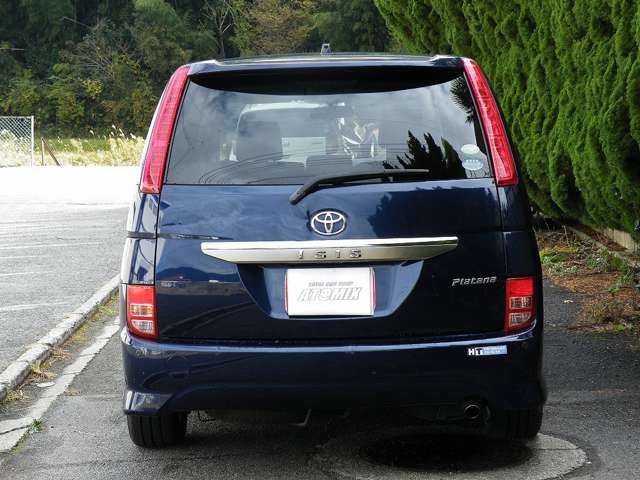 2008 Toyota Isis – thumbnail 3