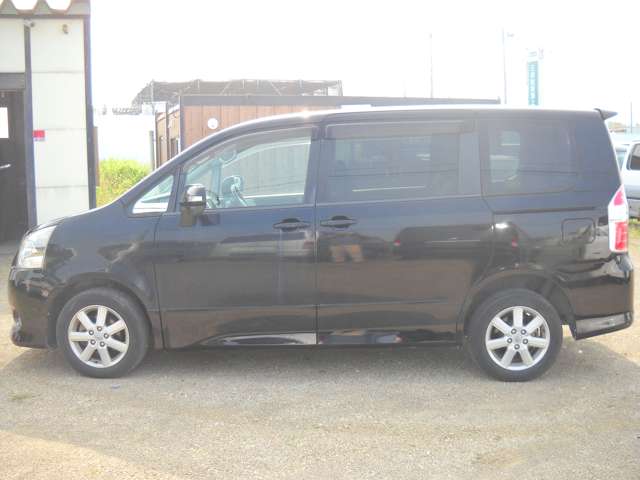2008 Toyota Noah – thumbnail 3