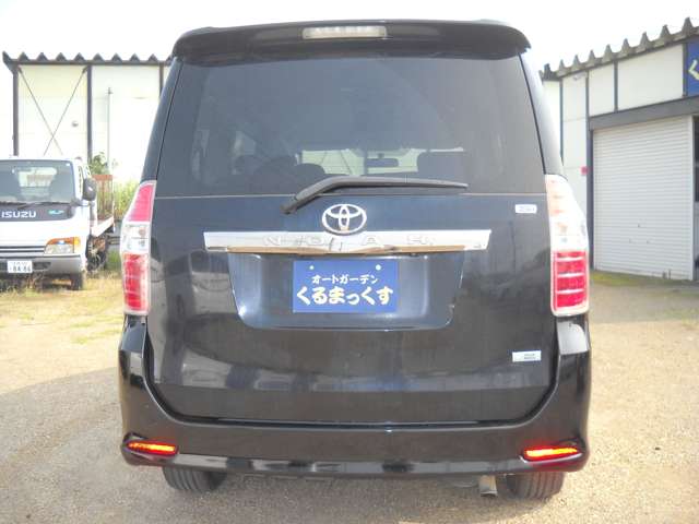 2008 Toyota Noah – thumbnail 4