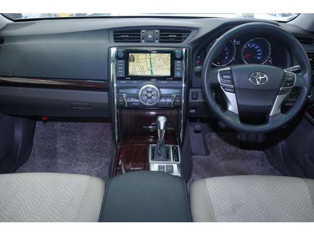 2010 Toyota Mark X – thumbnail 3