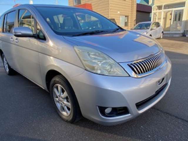 2007 Toyota Isis – thumbnail 4