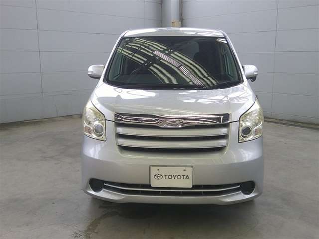 2007 Toyota Noah – thumbnail 2