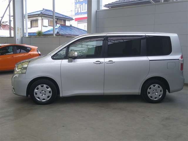 2007 Toyota Noah – thumbnail 3
