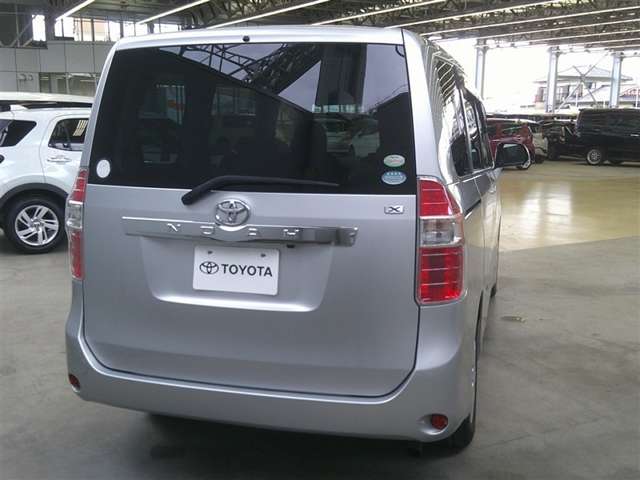 2007 Toyota Noah – thumbnail 4