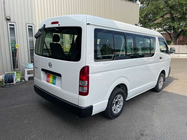 2009 Toyota Hiace – thumbnail 2