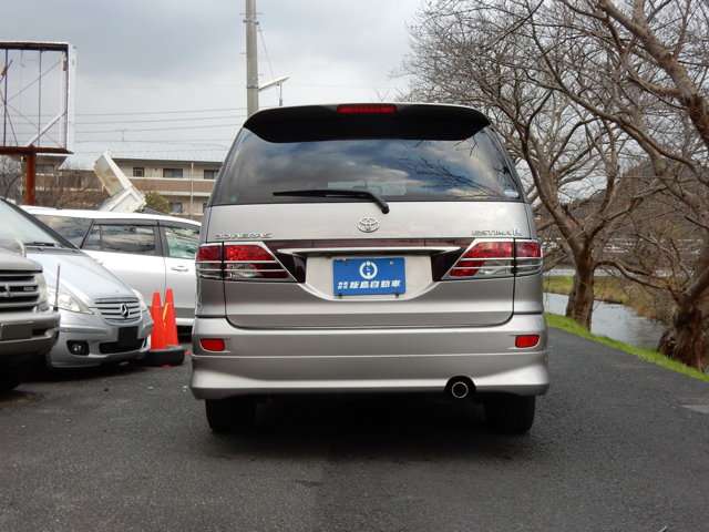 2004 Toyota Estima – thumbnail 3
