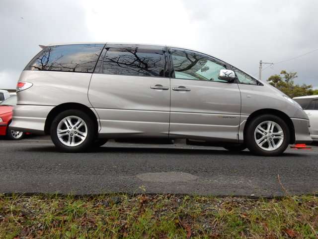 2004 Toyota Estima – thumbnail 4