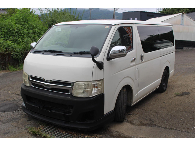 2010 Toyota Hiace – thumbnail 3