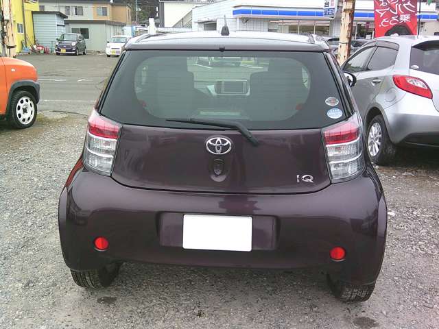 2009 Toyota iQ – thumbnail 3