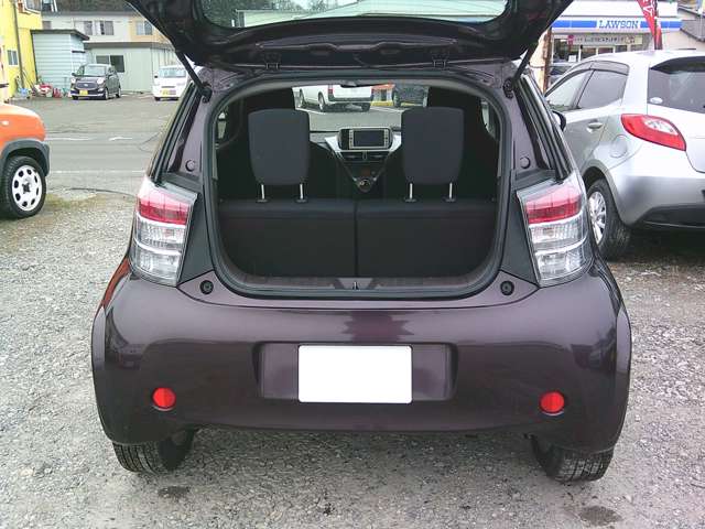 2009 Toyota iQ – thumbnail 4