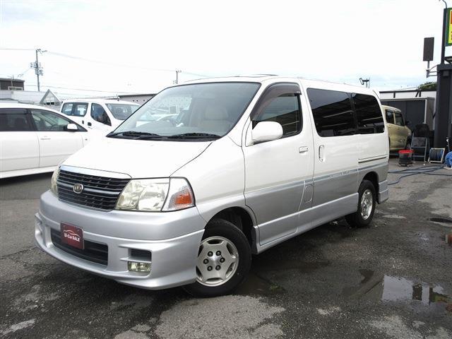 2001 Toyota Granvia – thumbnail 3
