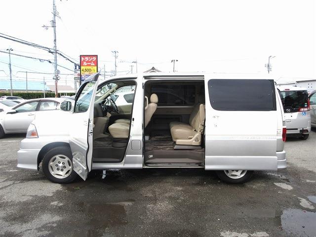 2001 Toyota Granvia – thumbnail 4