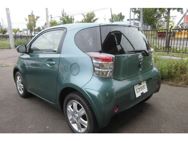 2009 Toyota iQ – thumbnail 4