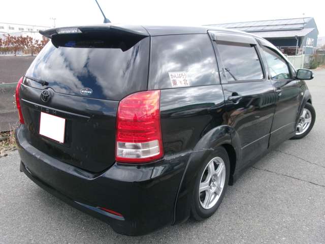2005 Toyota Wish – thumbnail 4