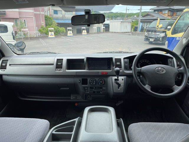 2009 Toyota Hiace – thumbnail 3