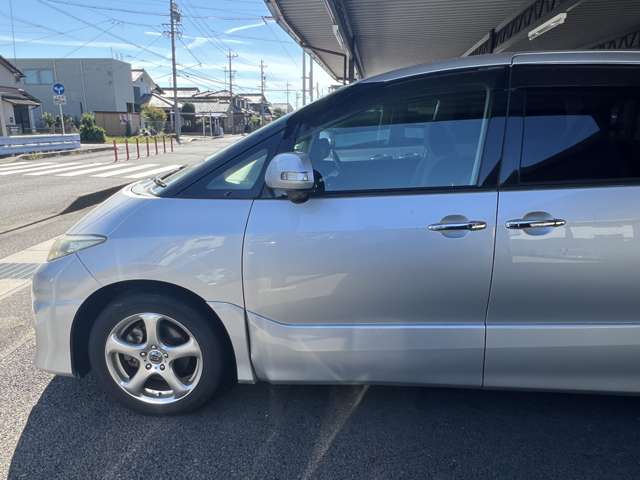 2009 Toyota Estima – thumbnail 4