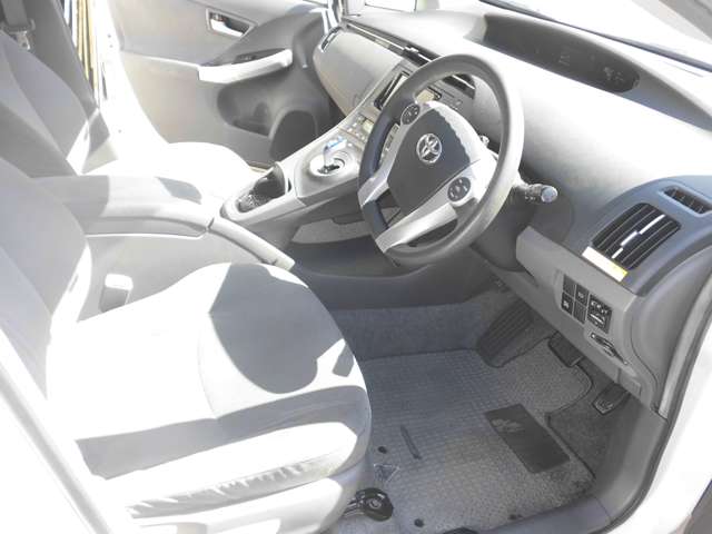 2010 Toyota Prius – thumbnail 2