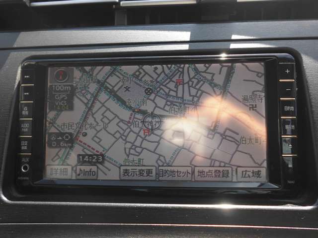 2010 Toyota Prius – thumbnail 3