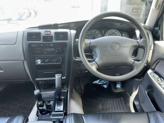 2001 Toyota Hilux Surf – thumbnail 2