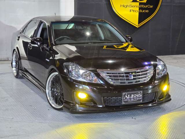 2009 Toyota Crown Hybrid – thumbnail 2