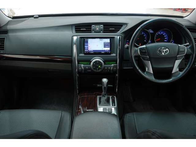 2010 Toyota Mark X – thumbnail 2