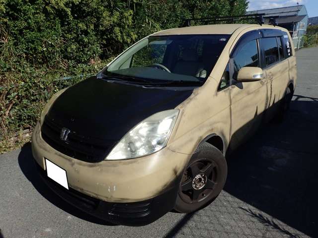 2010 Toyota Isis – thumbnail 3