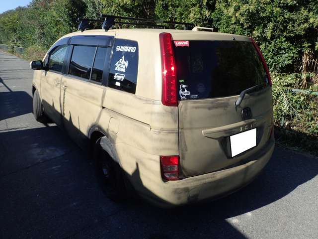 2010 Toyota Isis – thumbnail 4
