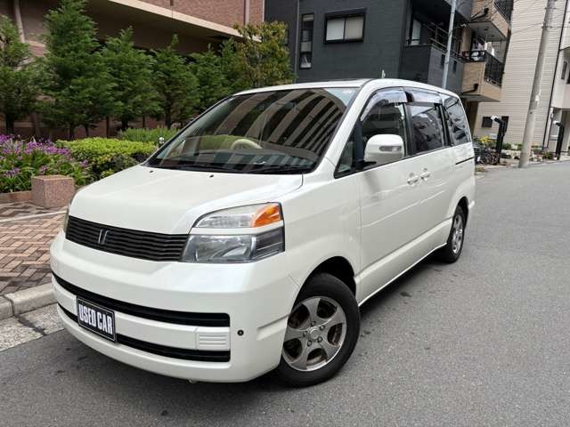 2004 Toyota Voxy