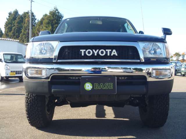 2001 Toyota Hilux Surf – thumbnail 2