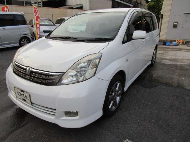 2005 Toyota Isis – thumbnail 2