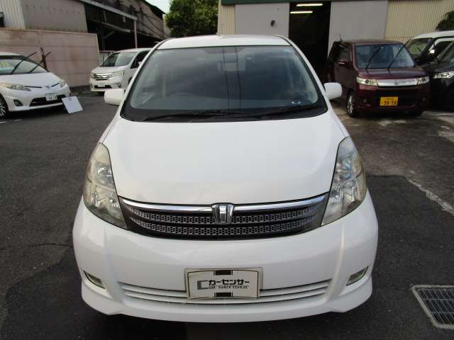 2005 Toyota Isis – thumbnail 3