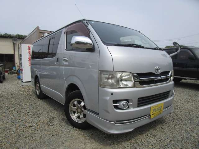 2009 Toyota Regius Ace – thumbnail 2