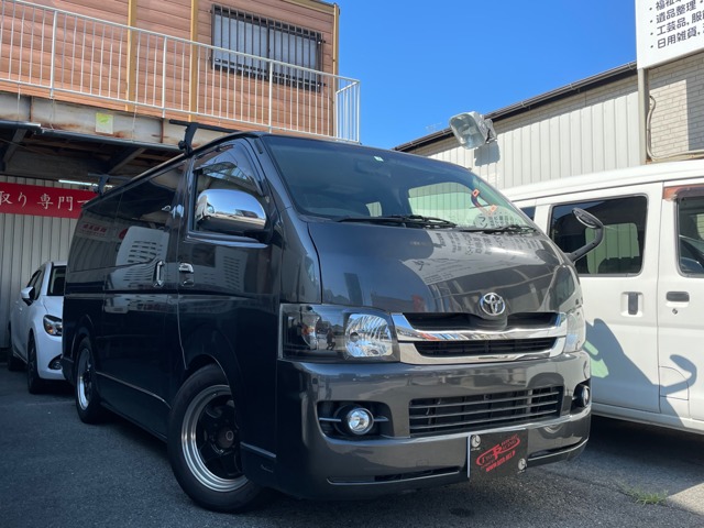 2010 Toyota Hiace – thumbnail 2