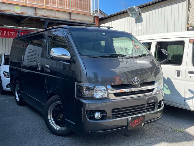 2010 Toyota Hiace – thumbnail 3