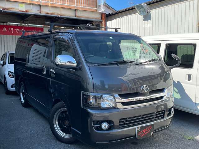 2010 Toyota Hiace – thumbnail 4