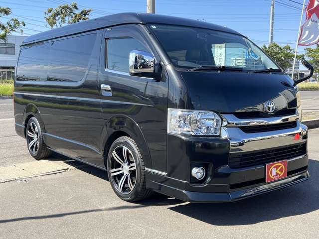 2009 Toyota Hiace – thumbnail 2