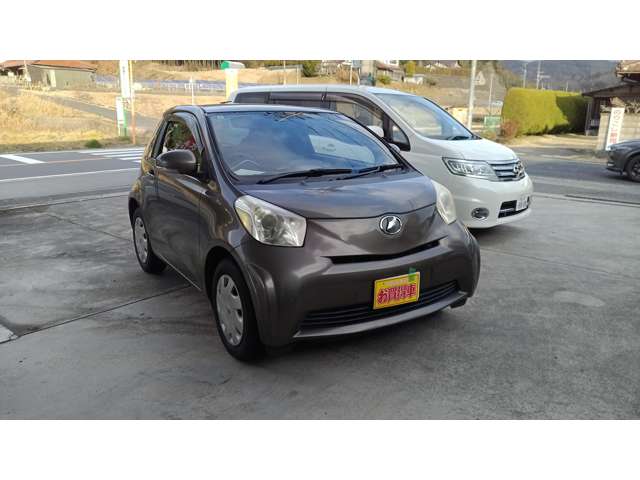 2010 Toyota iQ – thumbnail 2