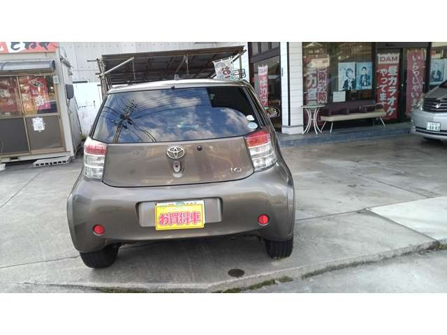 2010 Toyota iQ – thumbnail 3