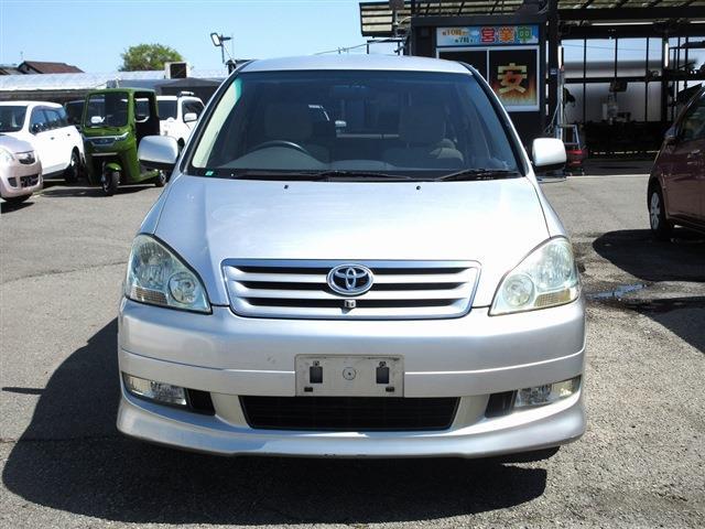 2003 Toyota Ipsum – thumbnail 2