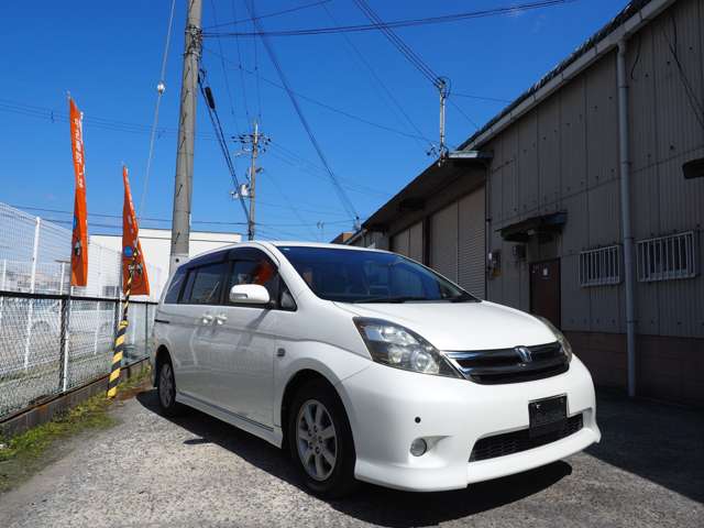 2007 Toyota Isis – thumbnail 2